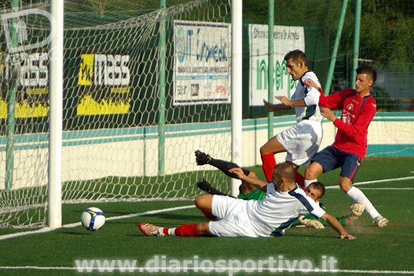 Abdrea Loi e il portiere Toro anticipano Paolo Palmas